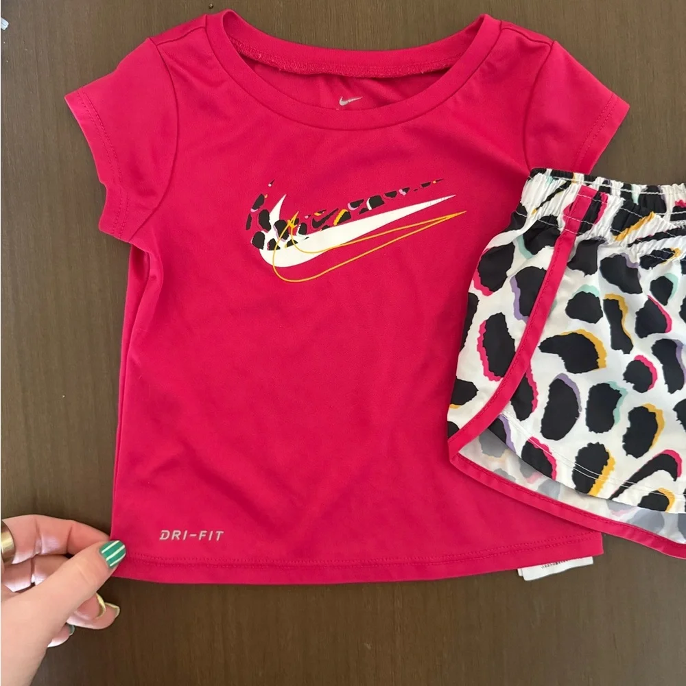 Nike Kids Hot Pink Short Sleeve Tee with Multicolor Leopard Shorts - Picture 2 of 3